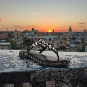 2024 nuovo Design del produttore personalizzato da donna <span class=keywords><strong>sandali</strong></span> <span class=keywords><strong>con</strong></span> diamanti glitterati <span class=keywords><strong>con</strong></span> strass e infradito da donna di tendenza per l'estate - Product Image 2