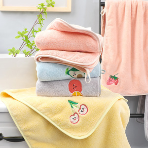 Toallas de Casa para Adultos de Vellón Coral Suave al por Mayor, Gruesas, con Patrón de Frutas Bordado, Juego de Dos Toallas para la Cara, Técnica de Tejido - Product Image 2