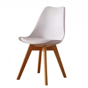<span class=keywords><strong>Sillas</strong></span> de madera de estilo nórdico para cocina, asientos modernos de plástico de <span class=keywords><strong>tulip</strong></span>án blanco con cojín tapizado de cuero Pu para restaurante y cafetería - Product Image 1