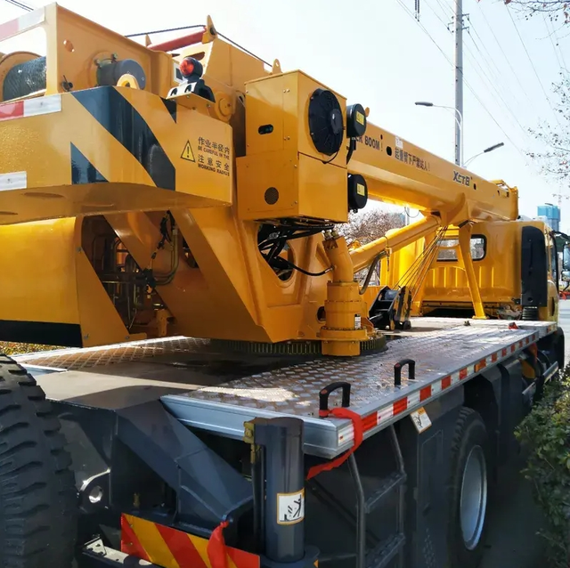 QY25K-II 25Ton Mobile Crane Load Sensitive Hydraulic Precise Pilot Control For Urban Narrow Site Construction Hoisting