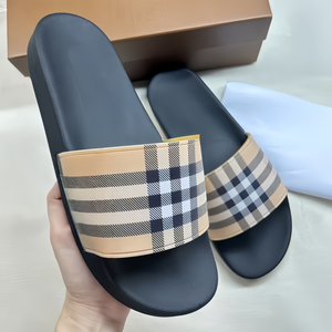 Nouvelles pantoufles pour hommes en cuir premium 2026 – Chaussures plates rétro à carreaux de créateur, style décontracté pour la marche en extérieur - Product Image 1