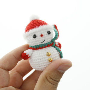 Muñeco de Nieve Navideño Tejido a Mano, Amigurumi Festivo con Bufanda y Gorro, Decoración Navideña, Regalo para Familiares y Niños - Product Image 6