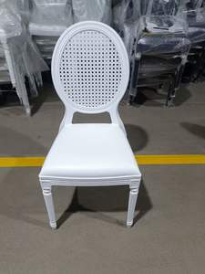 화이트 블랙 PP 플라스틱 그물 O 다시 현대 쌓을 수있는 식당 웨딩 의자 - Product Image 3