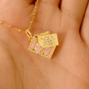 Collar MECYLIFE Personalizable de Acero Inoxidable con Colgante de Sobre Cuadrado, <span class=keywords><strong>Letras</strong></span> Inglesas, Corazón, Huellas de Ángel y Alas de Ángel Chapadas en Oro - Product Image 2