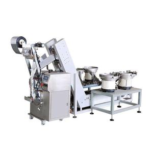Máquina de envasado de tornillos, tuercas, clavos y pernos con alimentador de tolvas y sistema de embalaje en bolsas de película tipo almohada - Product Image 1