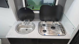 Camping-car EcoCampor 16 pieds à simple essieu avec toit rigide et salle de bain séparée (zones humides et sèches) - Product Image 6