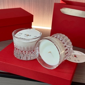 Bougie artisanale française romantique luxueuse parfumée aux fruits en cire de soja pour les fêtes - Product Image 5