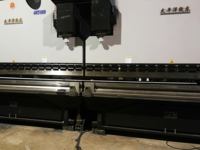 Presse plieuse synchrone électro-hydraulique CNC entièrement automatique WE67K-2500x13000 pour aluminium, 13 mètres, double machine robuste