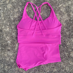 ชุดออกกำลังกายสีพื้น เสื้อชั้นในกีฬาแบบไขว้หลัง กางเกงเลกกิ้งเอวสูงขาสั้น ชุดโยคะ ชุดกีฬา 2 ชิ้น สำหรับผู้หญิง - Product Image 5