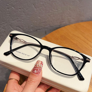 Lunettes <span class=keywords><strong>de</strong></span> <span class=keywords><strong>vue</strong></span> carrées surdimensionnées anti-lumière bleue pour femmes, tendance 2025, monture en alliage <span class=keywords><strong>de</strong></span> grande <span class=keywords><strong>taille</strong></span>, confortables pour l'ordinateur - Product Image 4