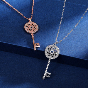 Collana con ciondolo a forma di chiave per donna, gioielli semplici e alla moda, regalo per l'uso quotidiano - Product Image 2