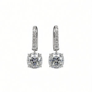 Boucles d'oreilles en diamant Tiffany & Co. en or blanc, taille coussin, couleur D, certifiées GIA, style classique pour femme, pour mariage - Product Image 1