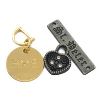 Lettres d'emblème 3D avec design de logo en métal personnalisé pour marque de vêtements étiquette en alliage de zinc métallique pour vêtements de bikini