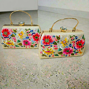 Pochette de Soirée en Soie Brodé Floral Rajasthani Faite Main de Qualité Supérieure pour Femme – Sac de Mariage Ethnique Indien de Luxe pour Mariée - Product Image 1