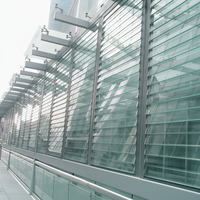 Volets de sécurité extérieurs modernes horizontaux en alliage d'aluminium et verre, personnalisés, automatisés et durables
