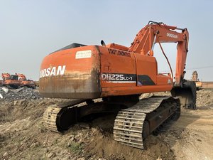 รถขุดตีนตะขาบมือสอง DOOSAN DH225LC-7 ขนาด 22 ตัน ราคาดี พร้อมเครื่องยนต์ Doosan กำลังสูง มาตรฐาน EPA CE รุ่น Dh225 Dx225 - Product Image 6
