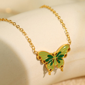 Collier pendentif papillon en émail vert plaqué or, chaîne de clavicule en acier inoxydable, bijoux tendance - Product Image 2