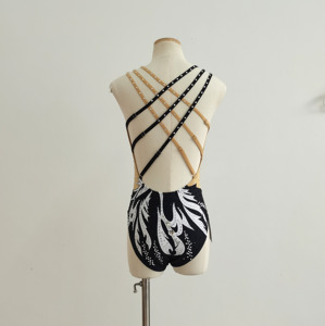 Traje de Natación Sincronizada LIUHUO Negro <span class=keywords><strong>y</strong></span> <span class=keywords><strong>Beige</strong></span> con Patrón de Llamas Abstractas <span class=keywords><strong>y</strong></span> Adornos de Espejo para Niñas, Competición JC366 - Product Image 3