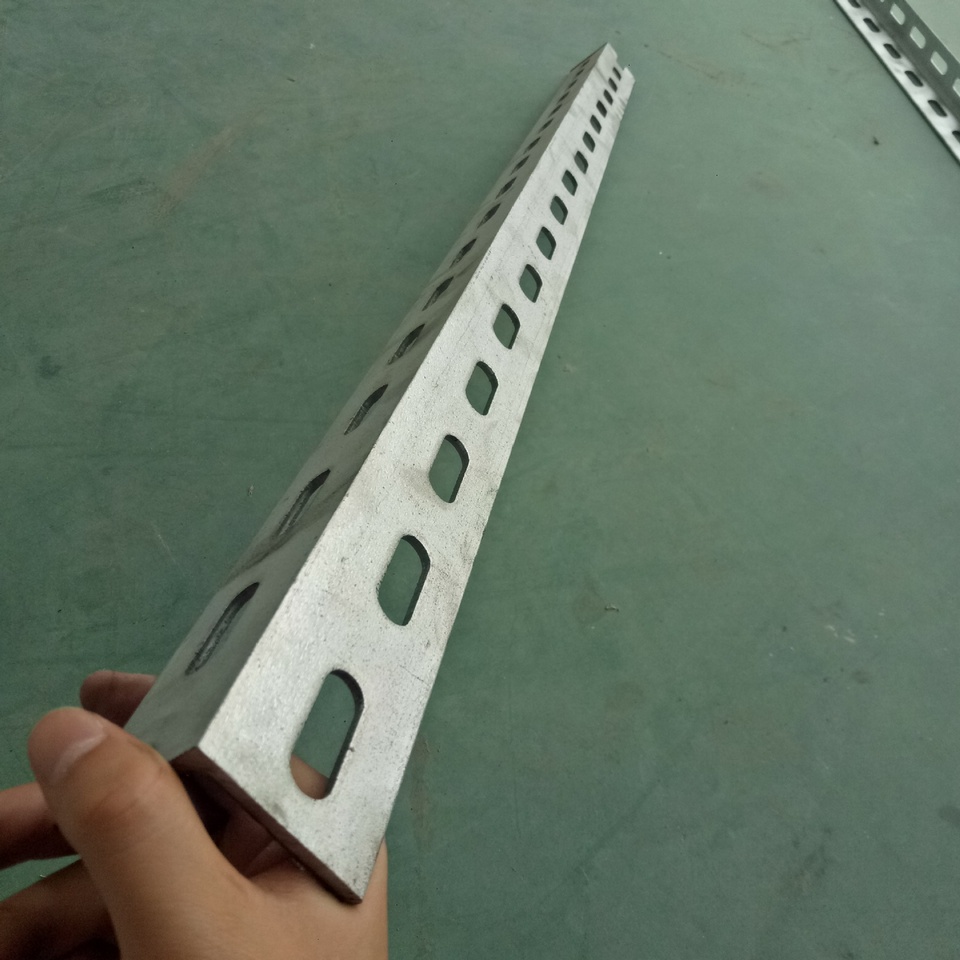 L 120 x 120 x 8 Hot Rolled Steel Equal Leg Angle