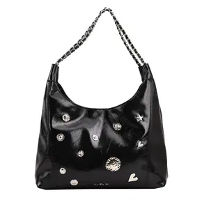 Parlak deri çanta Punk benzersiz tasarım bayanlar Satchel Hottie su elmas kırışıklık perçin çanta