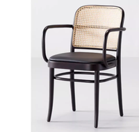 Chaise en bois Modhomi à dossier en rotin et coussin moelleux, idéale pour cuisine, salle à manger et restaurant - Vente en gros