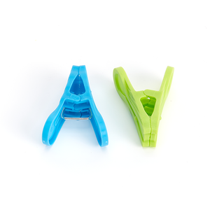 Clips <span class=keywords><strong>de</strong></span> serviette <span class=keywords><strong>de</strong></span> <span class=keywords><strong>plage</strong></span> <span class=keywords><strong>pour</strong></span> grande couleur OEM fil en plastique poignée douce Clip <span class=keywords><strong>de</strong></span> couette antidérapant solide - Product Image 4