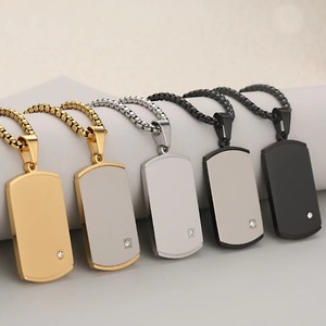 Collier pendentif carré en acier inoxydable incrusté de cristaux, bijou de cou minimaliste étanche style hip-hop pour homme, idéal pour le quotidien et les cadeaux - Product Image 1