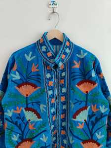 Veste Suzani en coton TNT faite à la main pour femmes, tenue artistique de festival avec broderie ethnique, manteau d'hiver pour style bohème - Product Image 2