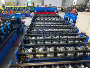 Machine de formage de rouleaux de carreaux émaillés avec commande PLC et système motorisé à engrenages pour la production de toitures en acier à haute résistance - Product Image 4