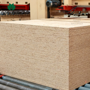 Panneau structurel <span class=keywords><strong>OSB</strong></span> 3 de 18 mm 8x4, directement de l'usine, panneau <span class=keywords><strong>OSB</strong></span> EPS en aggloméré pour toiture, revêtement de sol, <span class=keywords><strong>bardage</strong></span> et revêtement mural - Product Image 5
