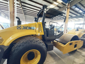 Máquina compactadora oficial XCMG vibratoria XS123 lista de precios de rodillos de carretera grandes de <span class=keywords><strong>segunda</strong></span> <span class=keywords><strong>mano</strong></span> de 12 toneladas - Product Image 5