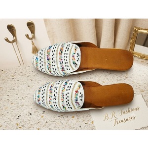 Jutti Hechos a Mano para Mujer, Elegantes para Fiestas, Bodas, Oficina, Sandalias Planas Ligeras de Estilo Étnico Tradicional Indio - Product Image 1