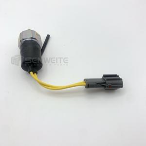 เซ็นเซอร์วัดแรงดันน้ำมันเครื่อง Senwitt สำหรับรถขุด Hitachi เครื่องยนต์ดีเซล 6BG1 รุ่น 1-82410170-1 - Product Image 2