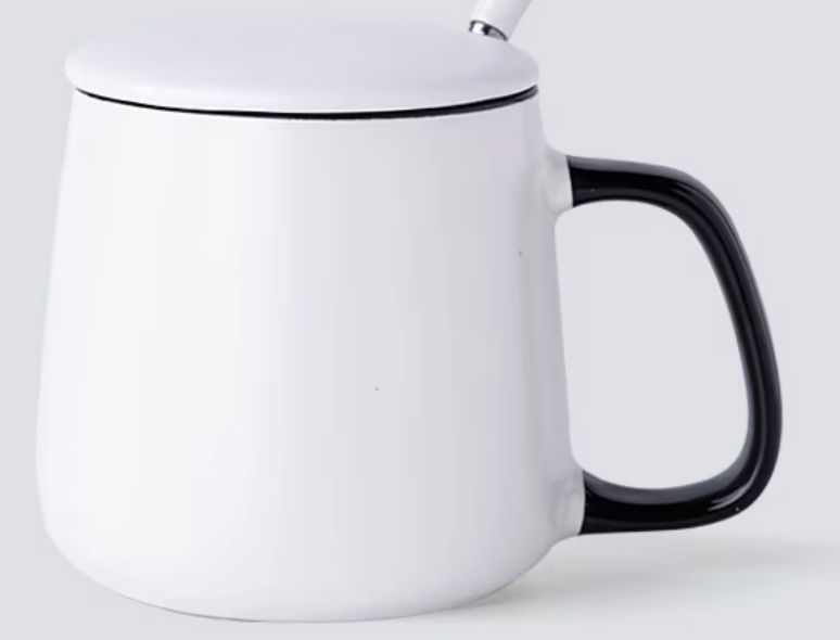 negro con tapa y cuchara