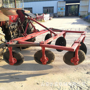 Arado de Discos Rojo de 3 Puntos para Preparación de Terrenos Agrícolas, Equipo Agrícola Multifuncional - Product Image 1