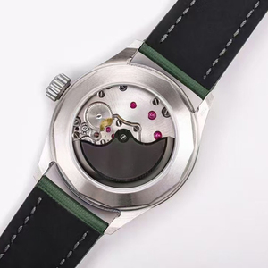 Reloj de Hombre con Esfera Verde, Bisel de Cerámica con Cristal de Zafiro, Resistente al Agua hasta 300 m, Caja de Acero Cepillado, Correa de Tela Verde, MOQ Bajo, Gran Venta - Product Image 3