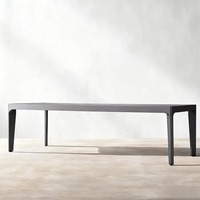 Ensemble de salle à manger de jardin haut de gamme, table en aluminium noir à lattes, chaises de salle à manger avec dossier en corde tressée, mobilier d'extérieur