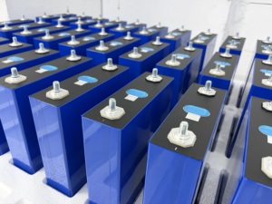 Batería EVE MB31 de 314 Ah y 3.2 V, Grado A, 8000 Ciclos, Iones de Litio Prismáticos para Sistemas de Almacenamiento de Energía Doméstica - Product Image 6