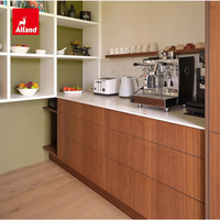 Armoire de cuisine Alland en bois de noyer massif, style moderne du milieu du siècle, avec îlot en bois courbé