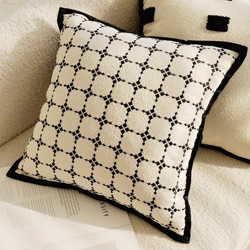 Pillow-black and white-6(18*18inch)