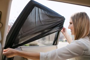 ผ้าบังแดดข้างรถยนต์ (แพ็ค 2) ไนลอนยืดหยุ่น ป้องกันแสงแดด ช่วยให้ภายในรถเย็นสบาย - Product Image 2