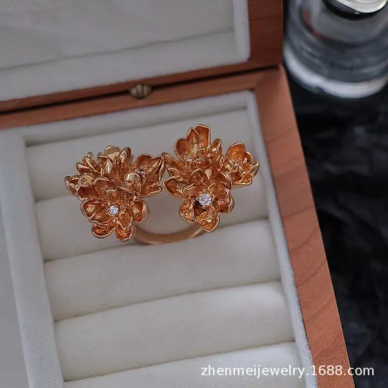 중국 공급 업체 꽃 상감 다이아몬드 오픈 링 과장된 튤립 6mm 라인 석 꽃 스터드