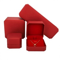 Boîte à bijoux octogonale en papier rouge avec doublure en velours, logo personnalisé, faible MOQ, emballage cadeau en gros pour bagues, bracelets, colliers
