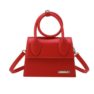 <span class=keywords><strong>Sac</strong></span> à <span class=keywords><strong>main</strong></span> <span class=keywords><strong>tendance</strong></span> en cuir uni avec mini rabat, anse annulaire et bandoulière réglable – Idéal pour le quotidien et les rendez-vous, élégant et mignon - Product Image 1