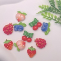 Abalorios de resina con forma de frutas (melocotón, arándano, fresa, cereza, pitaya) para suministros de slime y decoración de fundas de teléfono