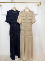 Nuevas llegadas: Vestido casual de Ramadán hasta la rodilla con cuello de burbuja brillante y manga perforada de estilo francés de alta costura.