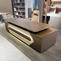 Bureau de direction avec panneau frontal en placage de bois, bande lumineuse LED, design flottant pour bureau de patron