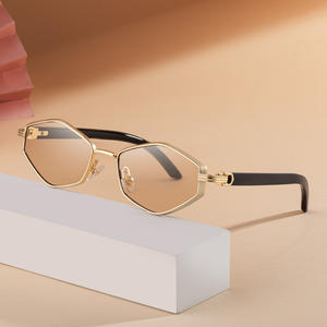 Gafas de Sol Poligonales para Mujer Cy-8898, Montura Metálica Negra, Protección UV400, Estilo Urbano Moderno - Product Image 4