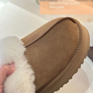 Bottes de neige pour femmes de qualité supérieure, tendance, design de créateur, Uggs, mode, chaudes, en laine de mouton, thermiques, confortables, semelle épaisse en caoutchouc - Product Image 3