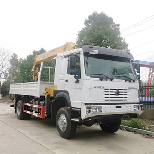 รถบรรทุกติดเครนไฮดรอลิก HOWO 4x4 8 ตัน พร้อมบูมยืดไสลด์ได้ - Product Image 1